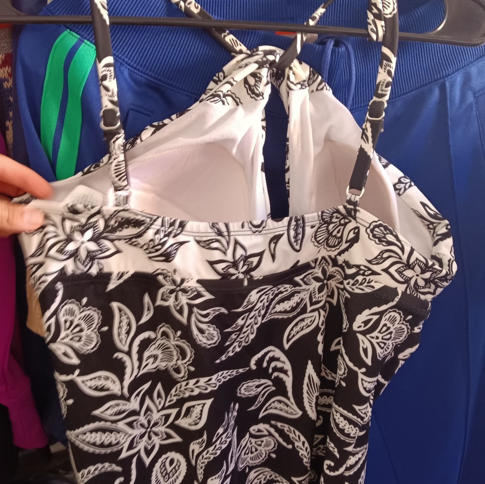 Bathing suit - Picture 3 of 3
